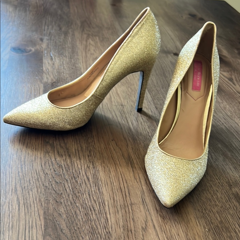Isaac Mizrahi Women's Gold Sparkly 4" Heels Size 9